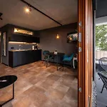 Stadthaus Serviced - Stadthaus Heiner דירה נקרסולם